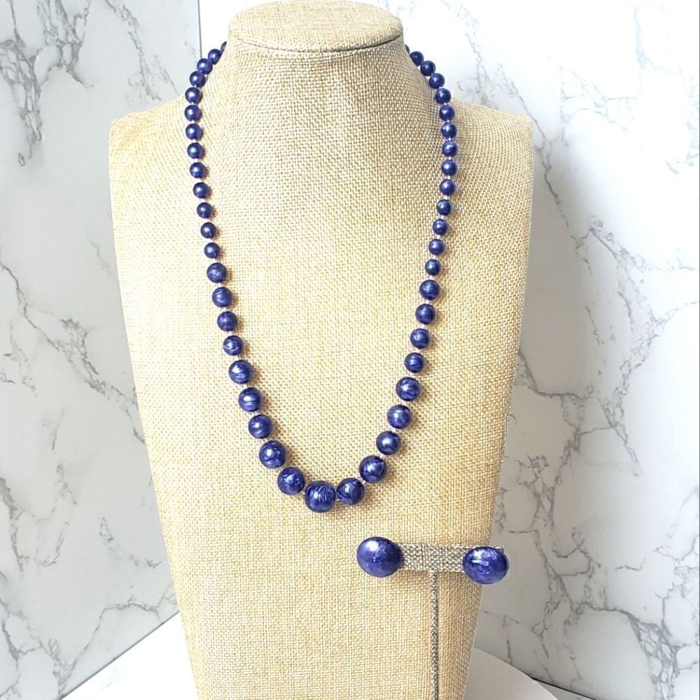 VINTAGE Resin Pearlized Necklace & Earrings Set